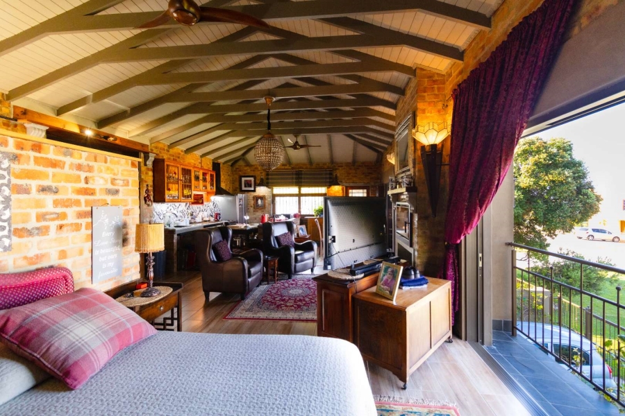 6 Bedroom Property for Sale in Sandbaai Western Cape